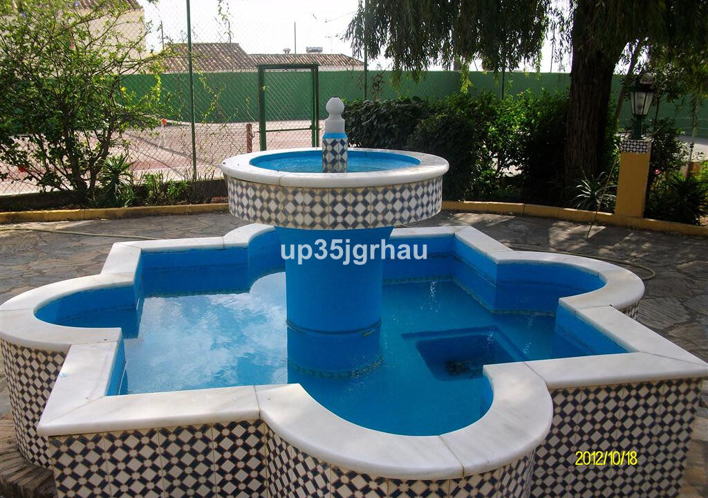 Detached Villa for sale in Málaga Estepona Costa del Sol Spain - Jacques Olivier Marbella