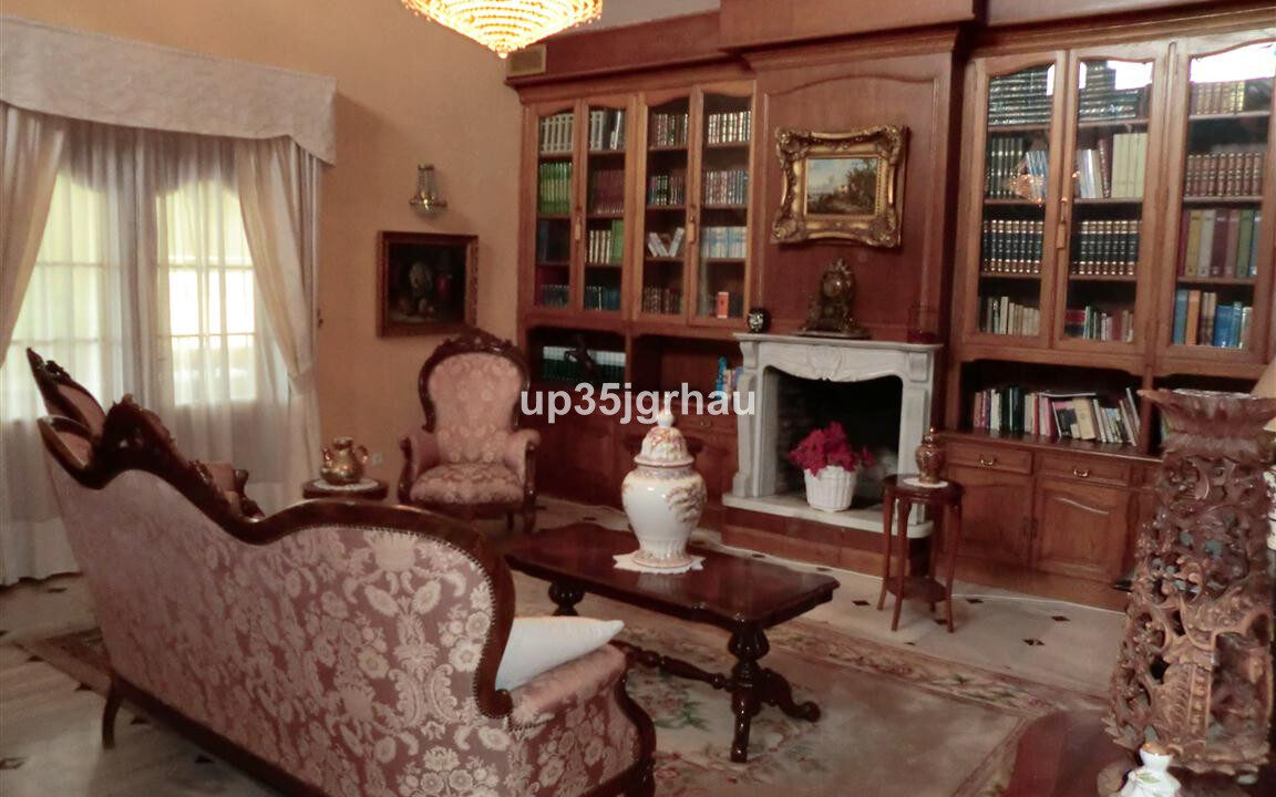 Detached Villa for sale in Málaga Estepona Costa del Sol Spain - Jacques Olivier Marbella