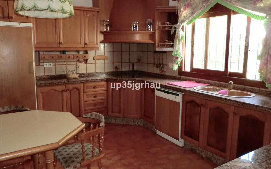 Detached Villa for sale in Málaga Estepona Costa del Sol Spain - Jacques Olivier Marbella