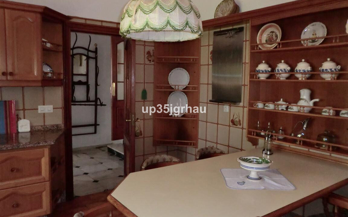 Detached Villa for sale in Málaga Estepona Costa del Sol Spain - Jacques Olivier Marbella