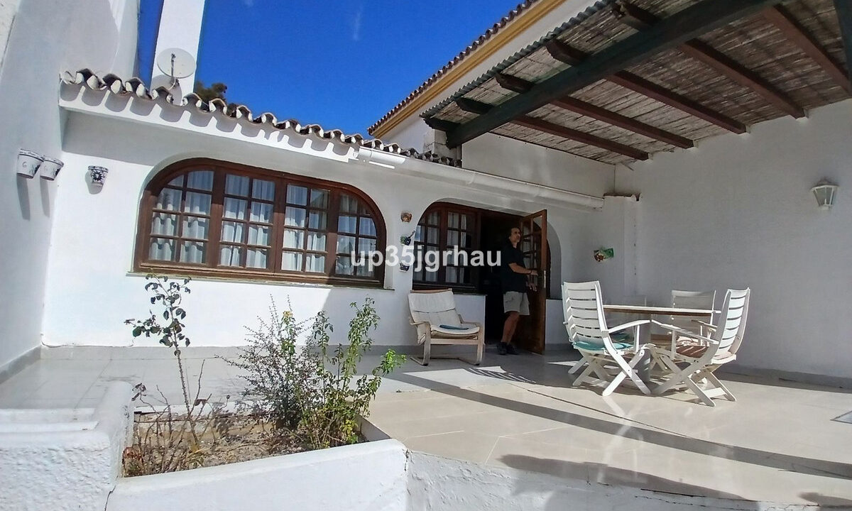 Detached Villa for sale in Málaga Estepona Costa del Sol Spain - Jacques Olivier Marbella