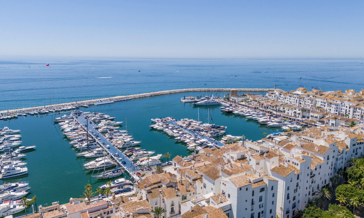 Middle Floor Apartment for sale in Málaga Puerto Banús Costa del Sol Spain - Jacques Olivier Marbella