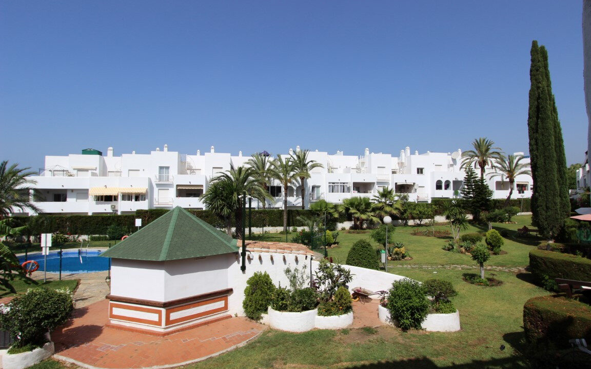 Middle Floor Apartment for sale in Málaga Estepona Costa del Sol Spain - Jacques Olivier Marbella