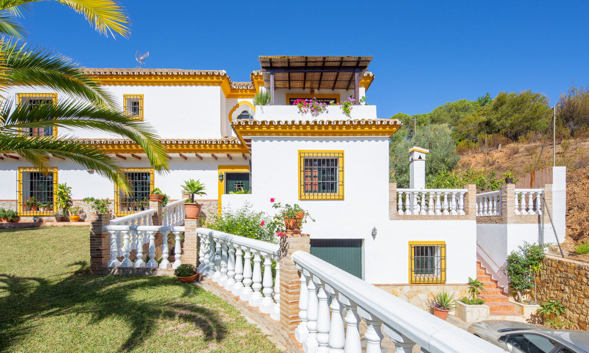 Detached Villa for sale in Málaga Elviria Costa del Sol Spain - Jacques Olivier Marbella