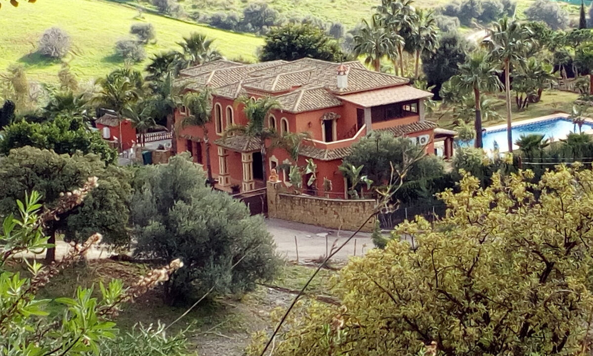 Detached Villa for sale in Málaga Estepona Costa del Sol Spain - Jacques Olivier Marbella