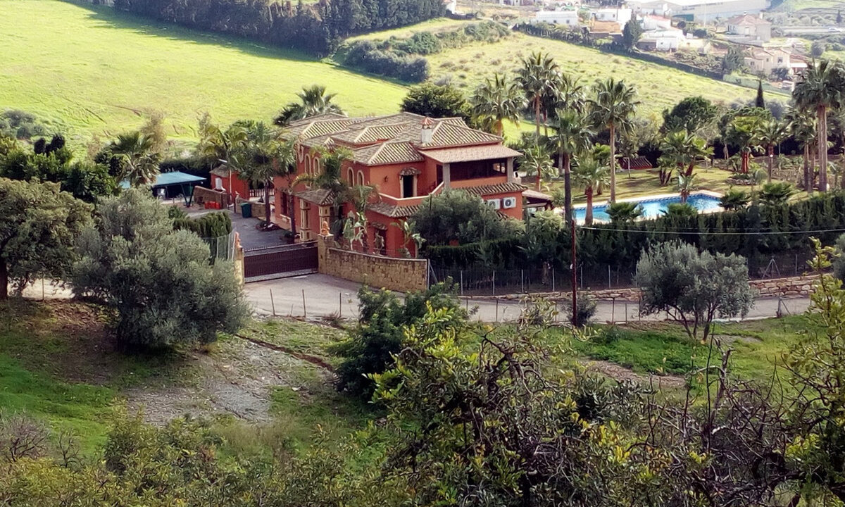 Detached Villa for sale in Málaga Estepona Costa del Sol Spain - Jacques Olivier Marbella