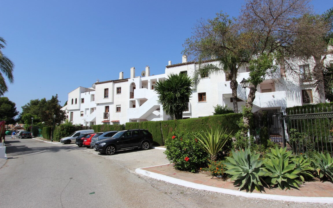 Middle Floor Apartment for sale in Málaga Estepona Costa del Sol Spain - Jacques Olivier Marbella