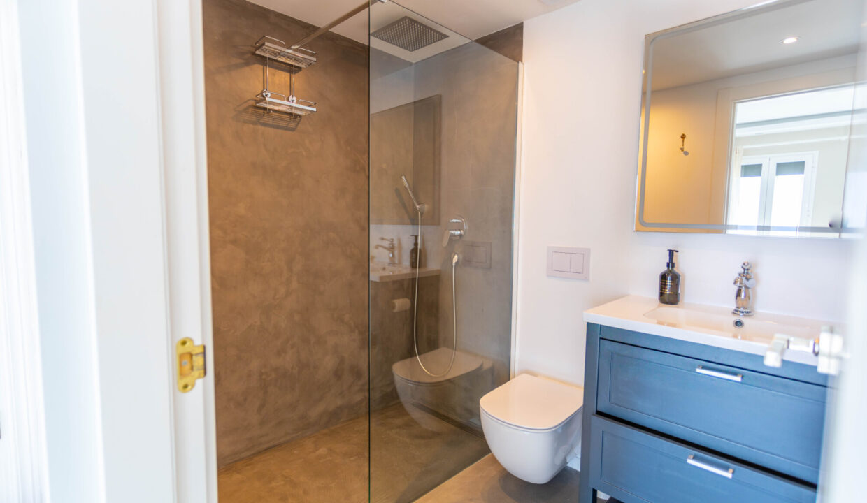 spacious bedroom - Puerto Banus holiday rental - Jacques Olivier Marbella