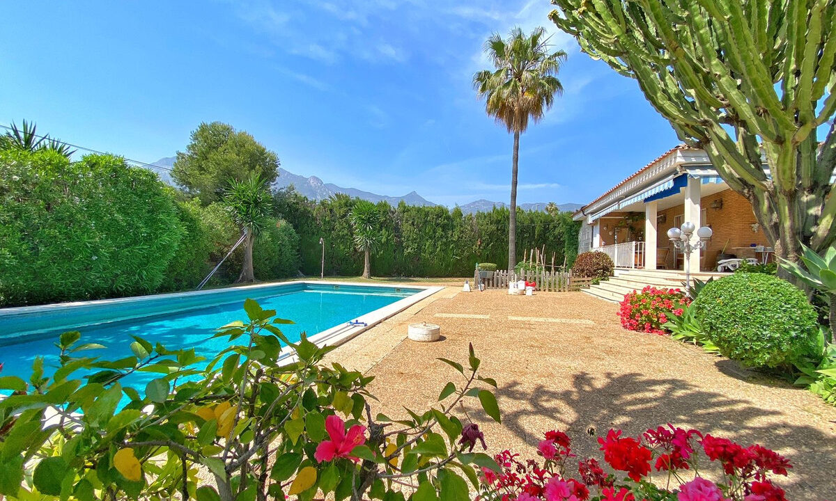 Detached Villa for sale in Málaga Marbella Costa del Sol Spain - Jacques Olivier Marbella