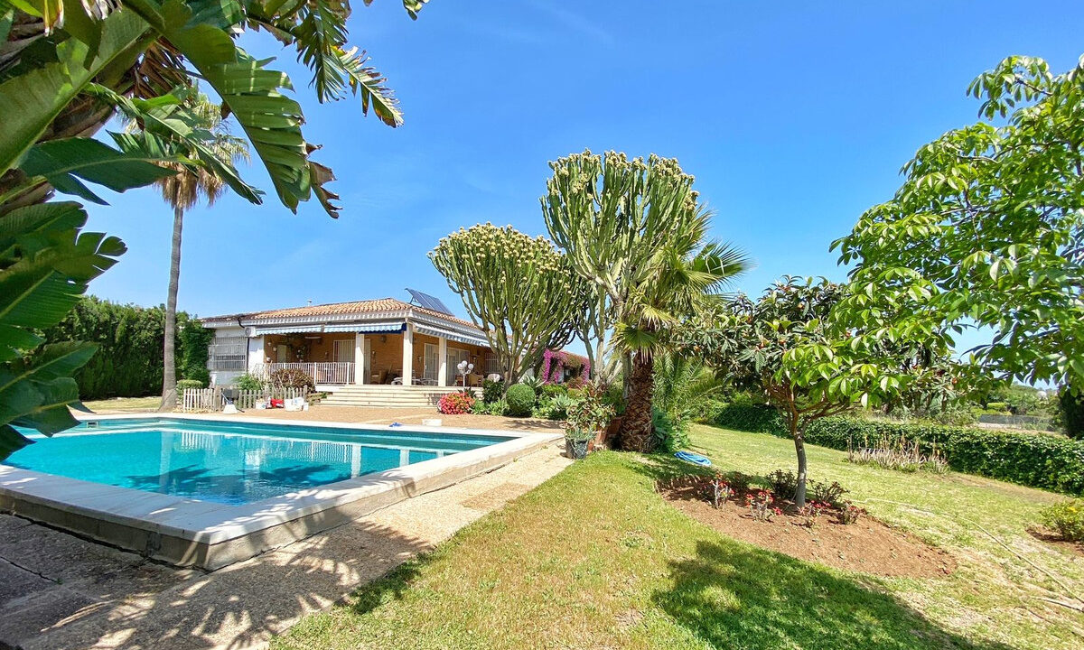 Detached Villa for sale in Málaga Marbella Costa del Sol Spain - Jacques Olivier Marbella