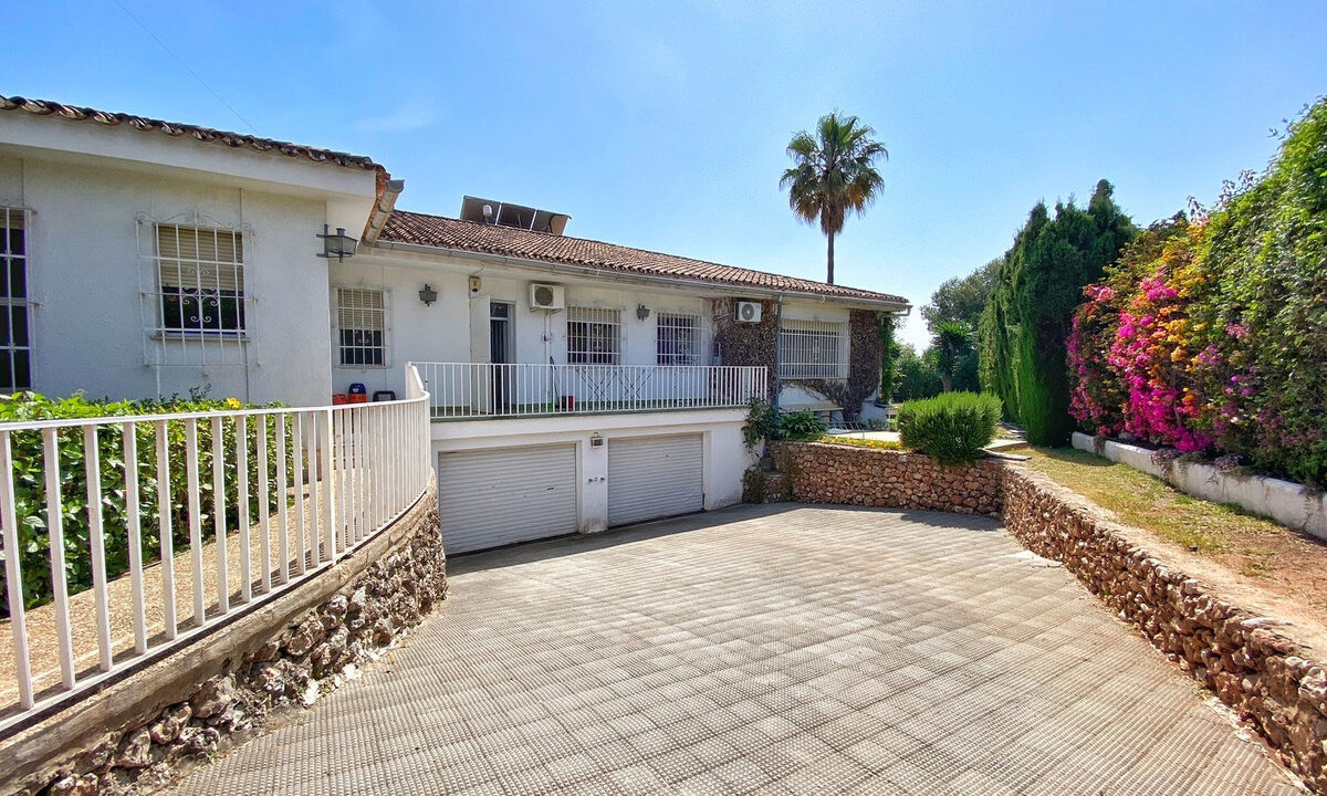 Detached Villa for sale in Málaga Marbella Costa del Sol Spain - Jacques Olivier Marbella