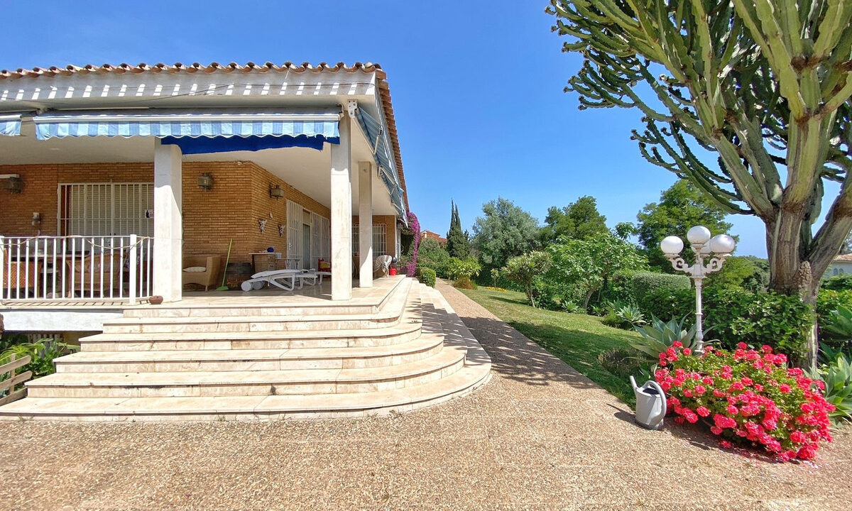 Detached Villa for sale in Málaga Marbella Costa del Sol Spain - Jacques Olivier Marbella