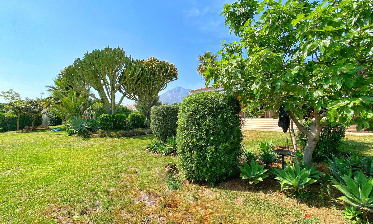 Detached Villa for sale in Málaga Marbella Costa del Sol Spain - Jacques Olivier Marbella