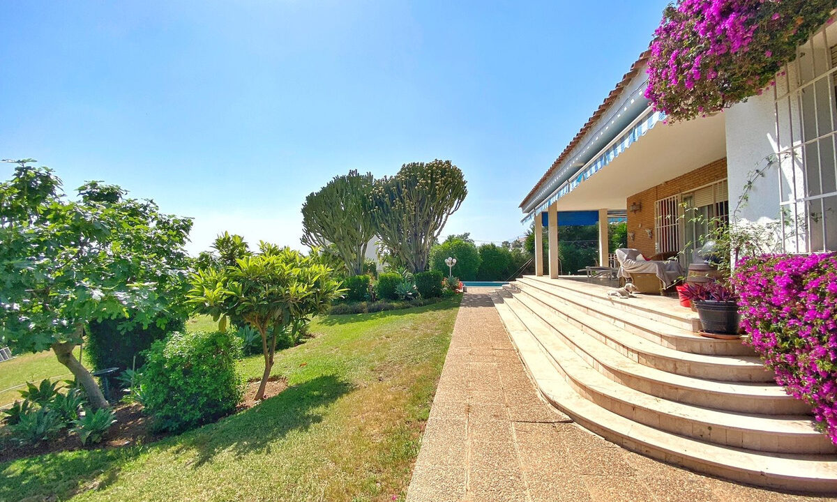 Detached Villa for sale in Málaga Marbella Costa del Sol Spain - Jacques Olivier Marbella