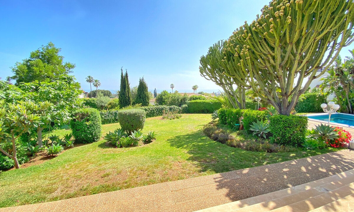 Detached Villa for sale in Málaga Marbella Costa del Sol Spain - Jacques Olivier Marbella