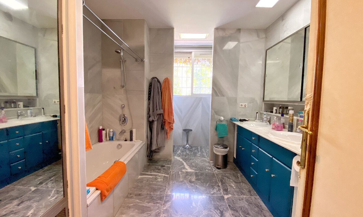 Detached Villa for sale in Málaga Marbella Costa del Sol Spain - Jacques Olivier Marbella