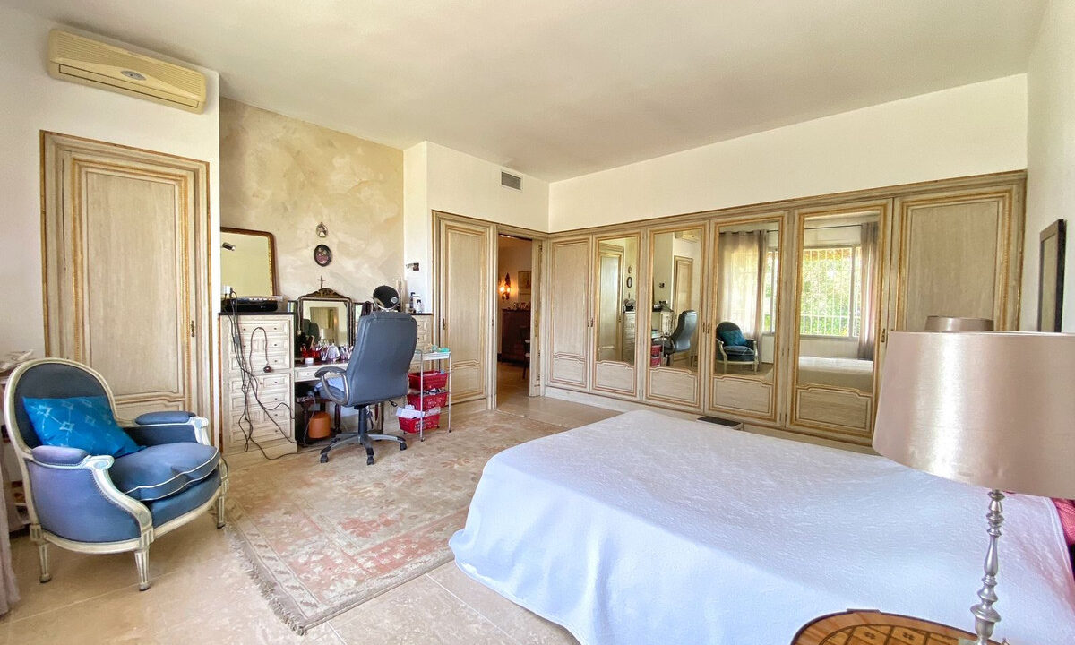 Detached Villa for sale in Málaga Marbella Costa del Sol Spain - Jacques Olivier Marbella