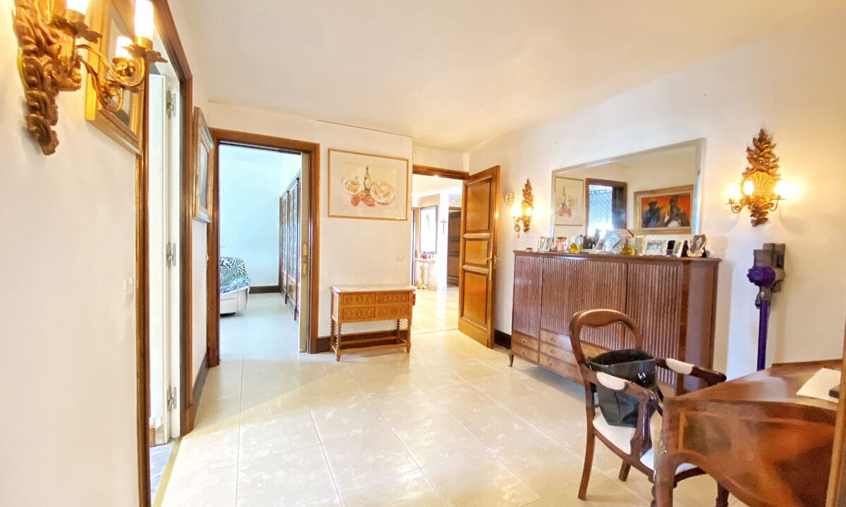 Detached Villa for sale in Málaga Marbella Costa del Sol Spain - Jacques Olivier Marbella