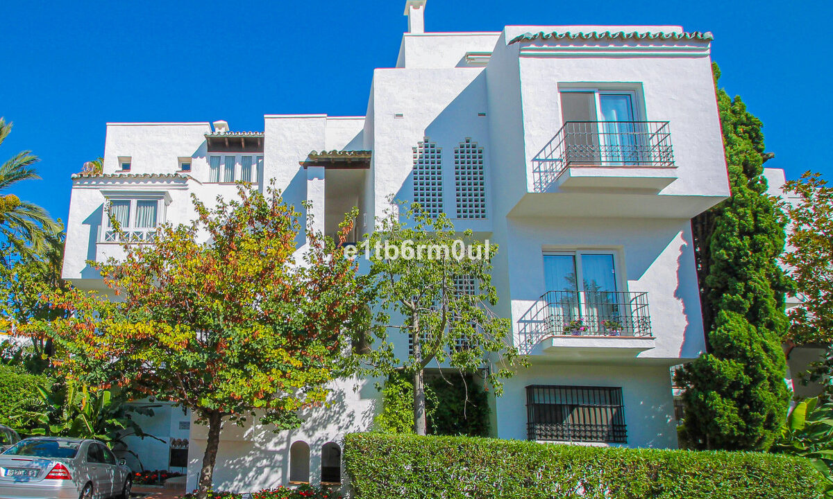 Ground Floor Apartment for sale in Málaga The Golden Mile Costa del Sol Spain - Jacques Olivier Marbella
