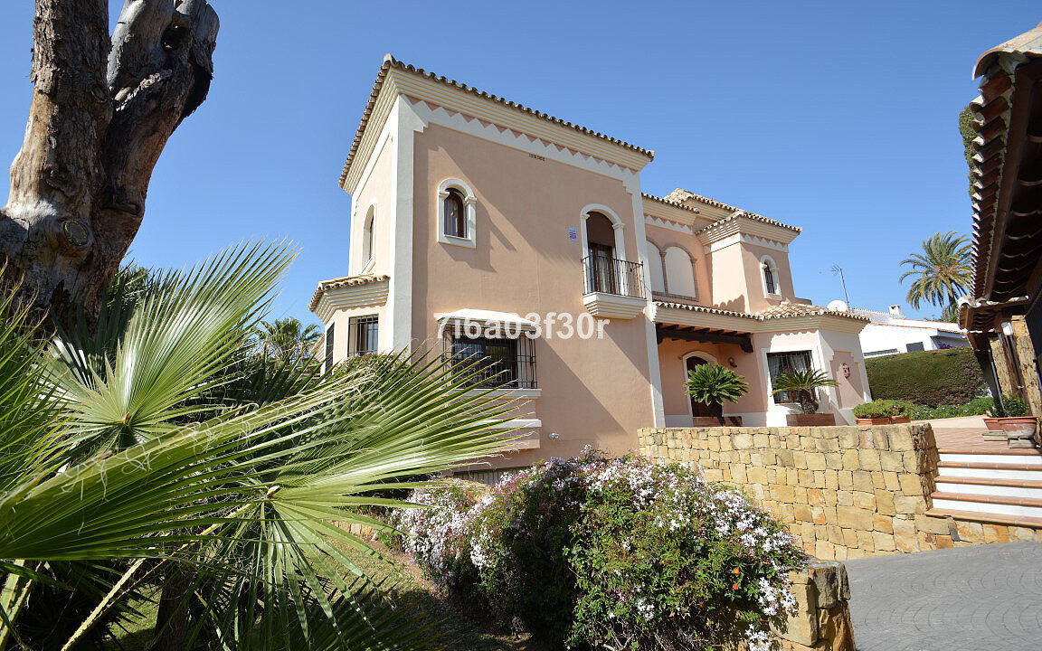 Detached Villa for sale in Málaga Nueva Andalucía Costa del Sol Spain - Jacques Olivier Marbella