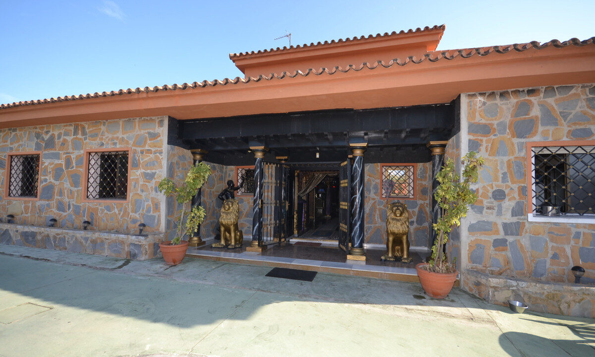 Detached Villa for sale in Málaga El Paraiso Costa del Sol Spain - Jacques Olivier Marbella