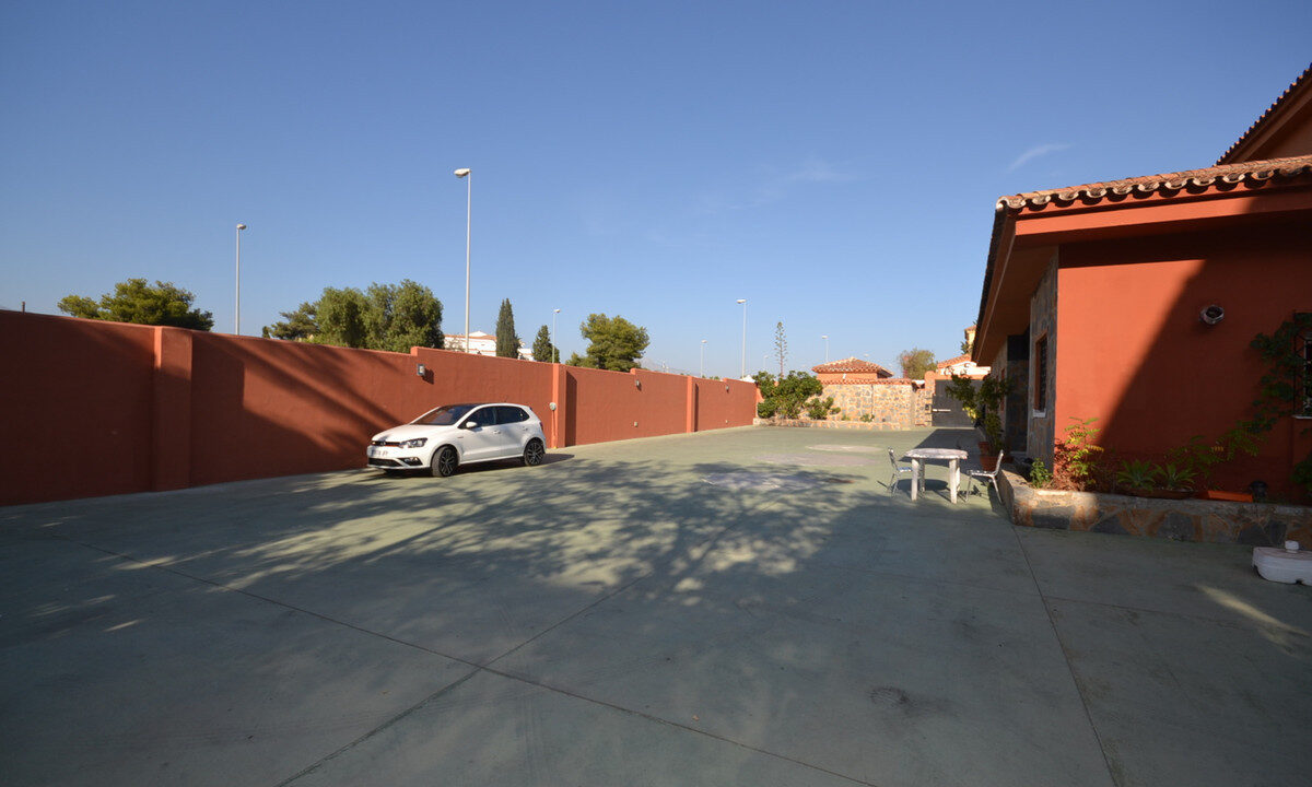 Detached Villa for sale in Málaga El Paraiso Costa del Sol Spain - Jacques Olivier Marbella
