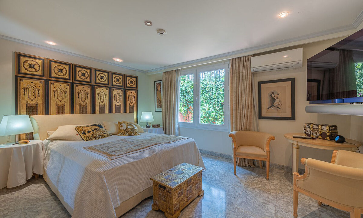 Detached Villa for sale in Málaga Nagüeles Costa del Sol Spain - Jacques Olivier Marbella