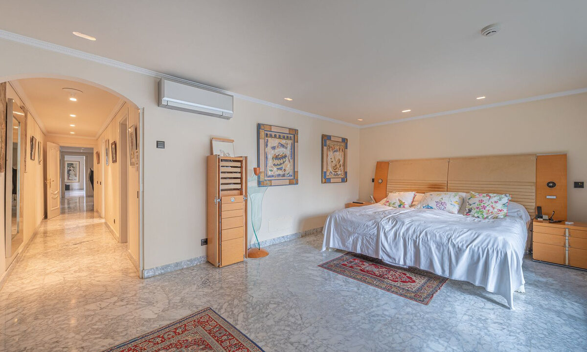 Detached Villa for sale in Málaga Nagüeles Costa del Sol Spain - Jacques Olivier Marbella