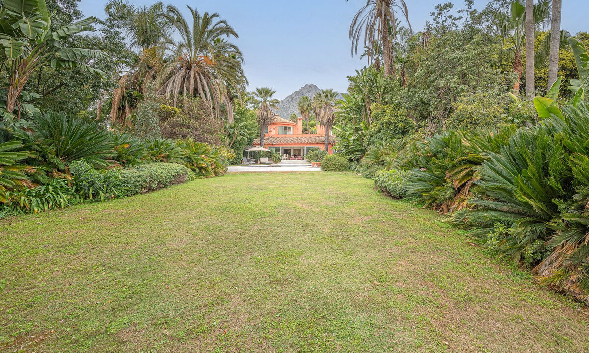 Detached Villa for sale in Málaga Nagüeles Costa del Sol Spain - Jacques Olivier Marbella