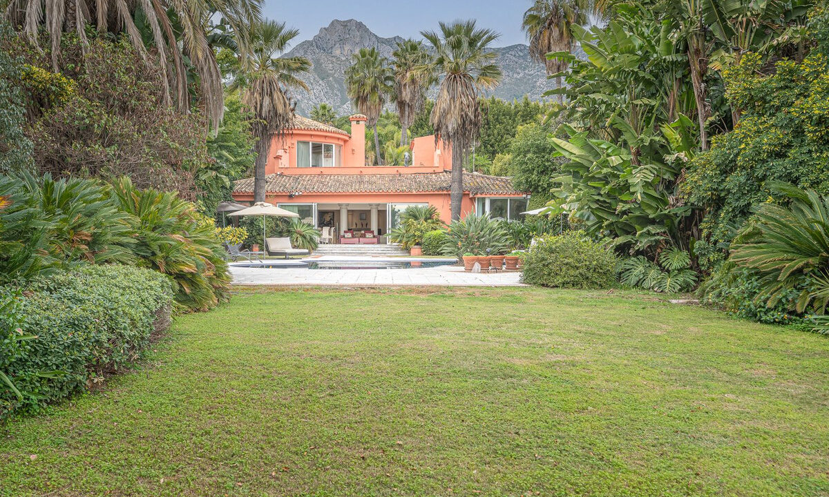 Detached Villa for sale in Málaga Nagüeles Costa del Sol Spain - Jacques Olivier Marbella