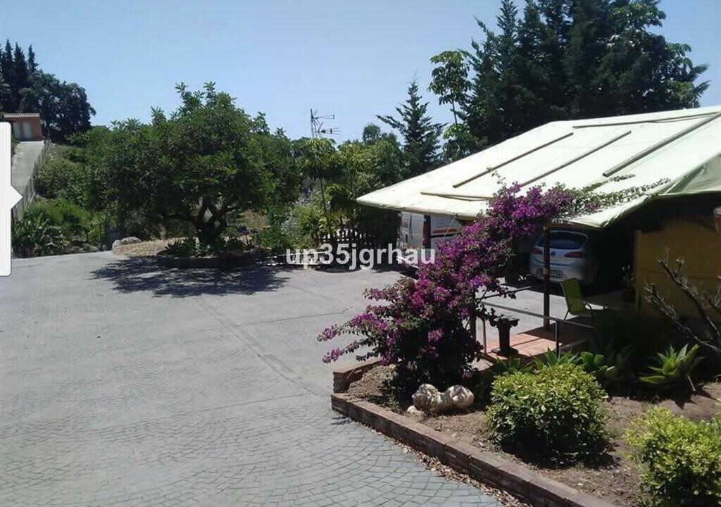 Ground Floor Apartment for sale in Málaga Estepona Costa del Sol Spain - Jacques Olivier Marbella