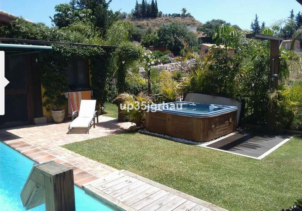 Ground Floor Apartment for sale in Málaga Estepona Costa del Sol Spain - Jacques Olivier Marbella