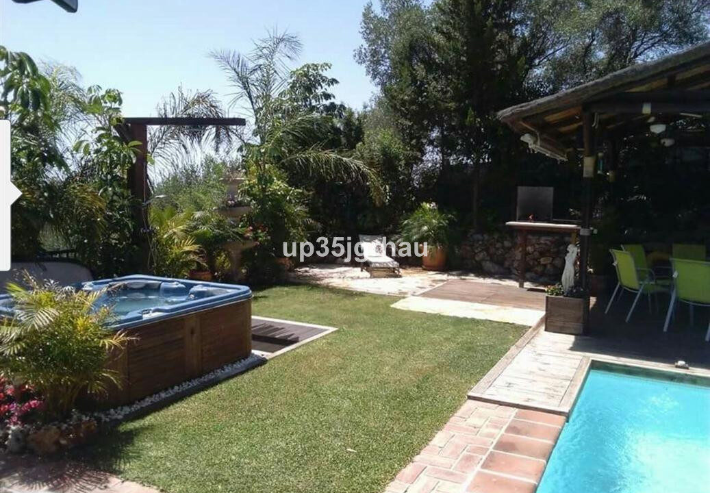 Ground Floor Apartment for sale in Málaga Estepona Costa del Sol Spain - Jacques Olivier Marbella