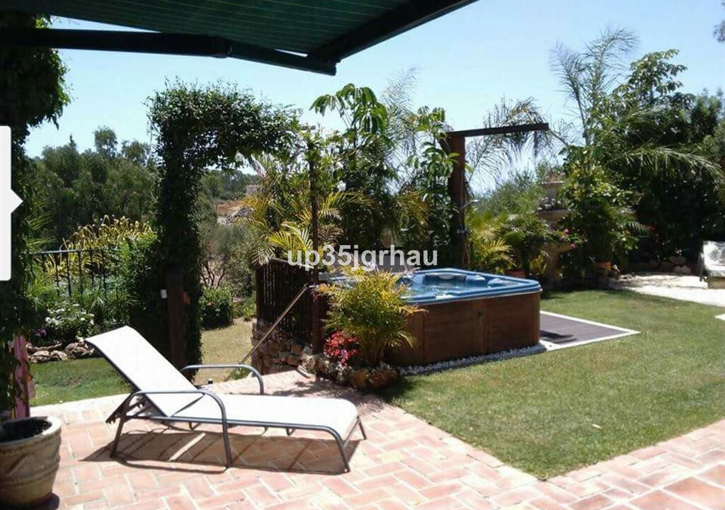 Ground Floor Apartment for sale in Málaga Estepona Costa del Sol Spain - Jacques Olivier Marbella