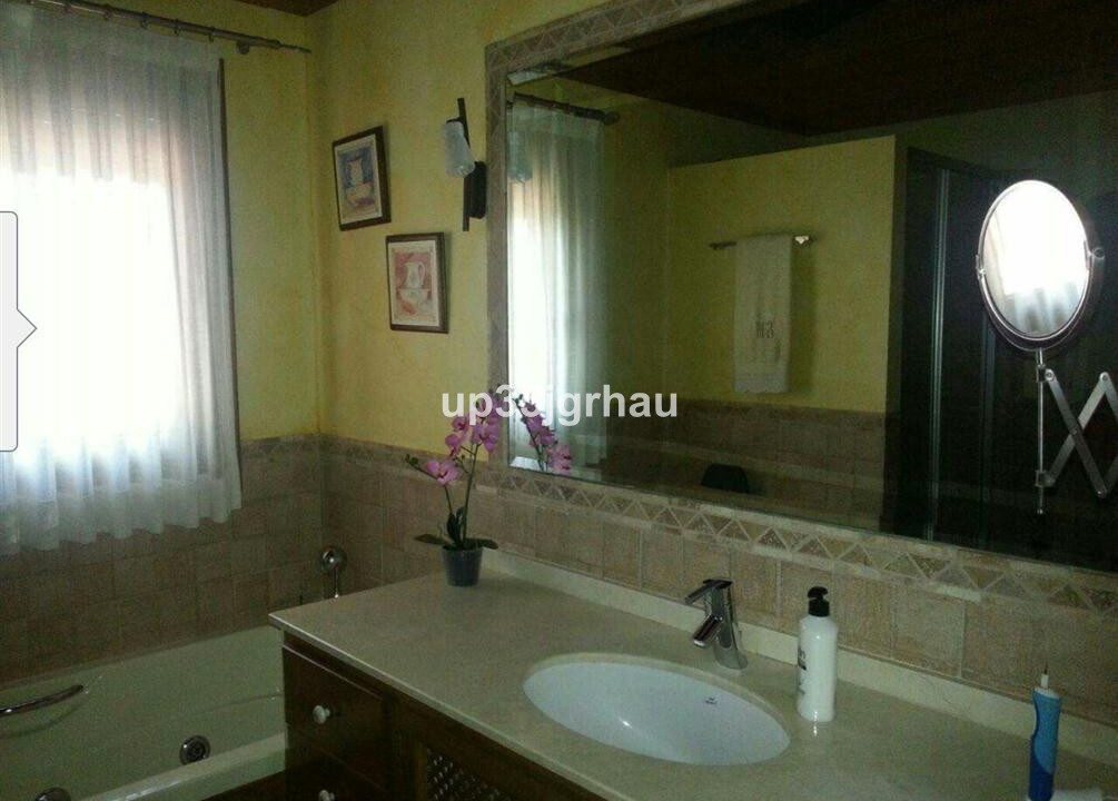 Ground Floor Apartment for sale in Málaga Estepona Costa del Sol Spain - Jacques Olivier Marbella