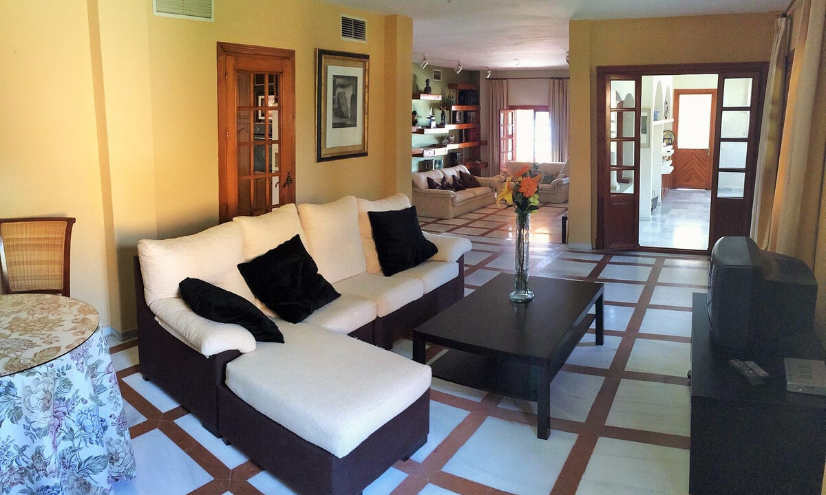 Detached Villa for sale in Málaga Estepona Costa del Sol Spain - Jacques Olivier Marbella