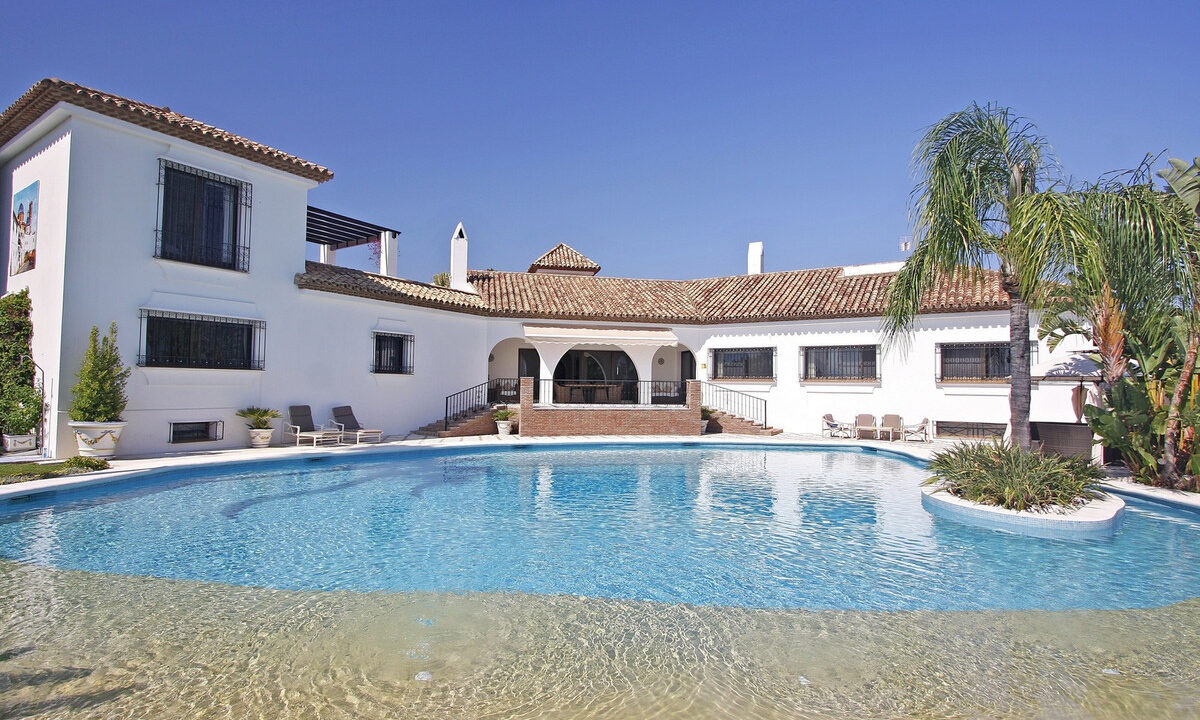 Detached Villa for sale in Málaga El Paraiso Costa del Sol Spain - Jacques Olivier Marbella