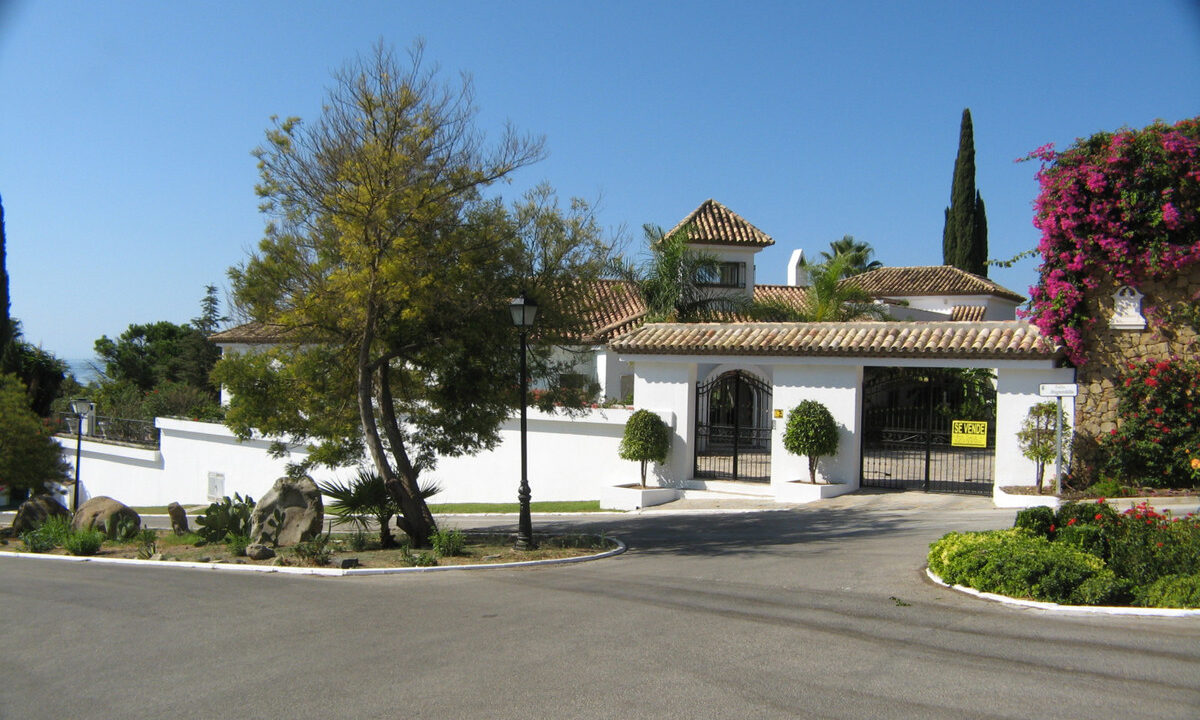 Detached Villa for sale in Málaga El Paraiso Costa del Sol Spain - Jacques Olivier Marbella