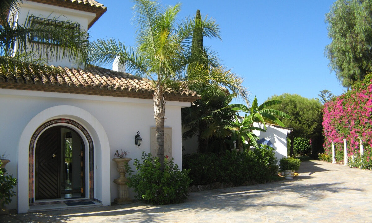 Detached Villa for sale in Málaga El Paraiso Costa del Sol Spain - Jacques Olivier Marbella