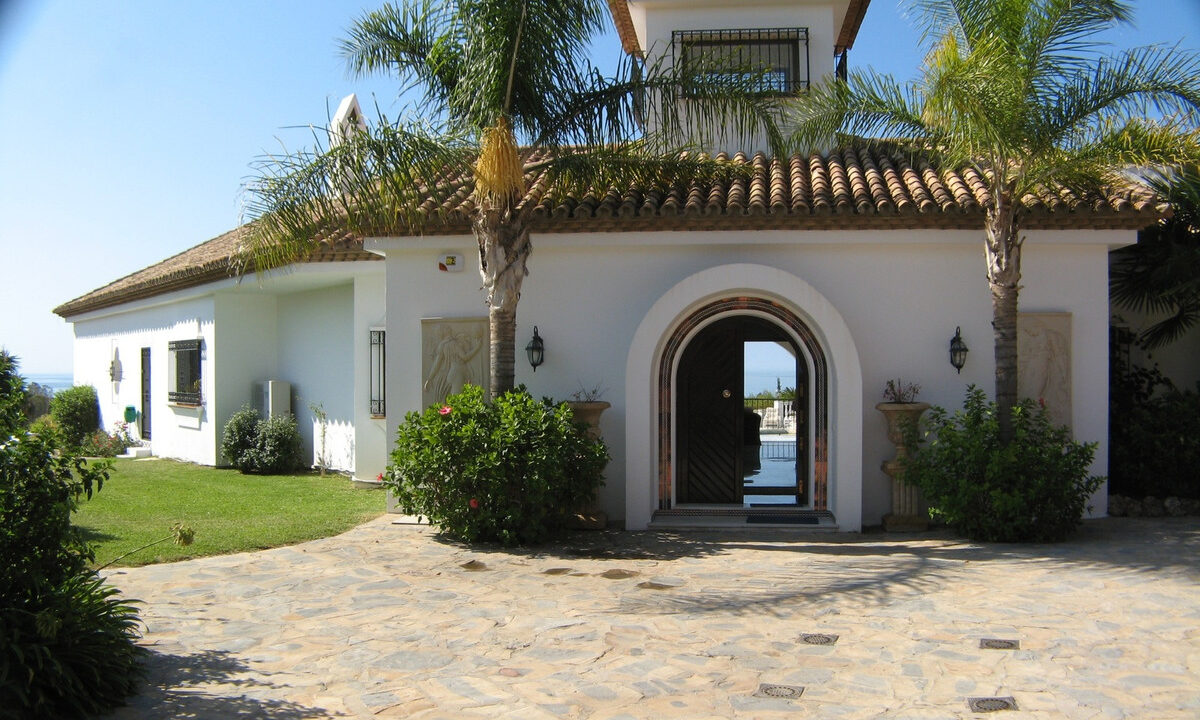 Detached Villa for sale in Málaga El Paraiso Costa del Sol Spain - Jacques Olivier Marbella