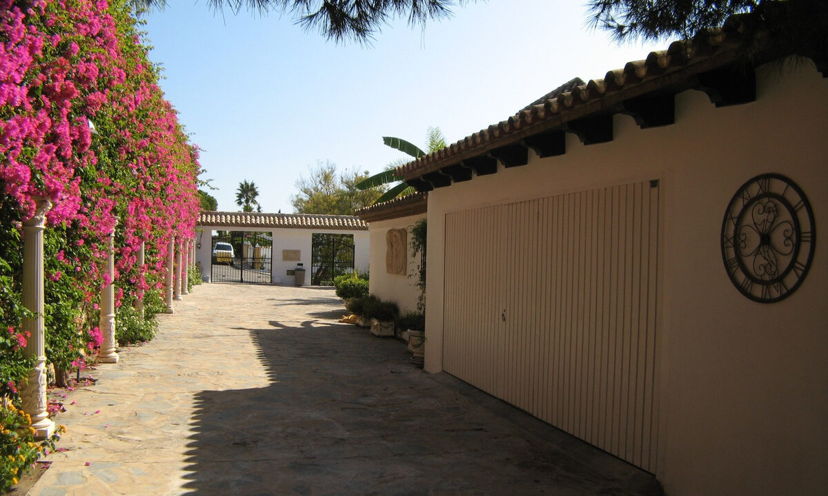 Detached Villa for sale in Málaga El Paraiso Costa del Sol Spain - Jacques Olivier Marbella