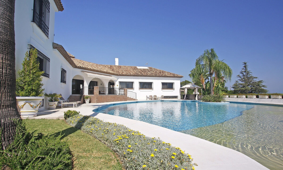 Detached Villa for sale in Málaga El Paraiso Costa del Sol Spain - Jacques Olivier Marbella