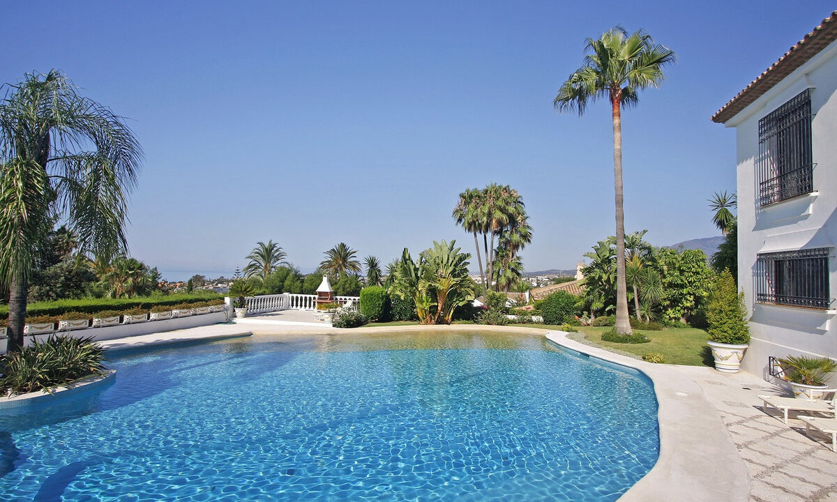 Detached Villa for sale in Málaga El Paraiso Costa del Sol Spain - Jacques Olivier Marbella