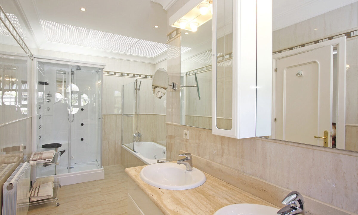 Detached Villa for sale in Málaga El Paraiso Costa del Sol Spain - Jacques Olivier Marbella