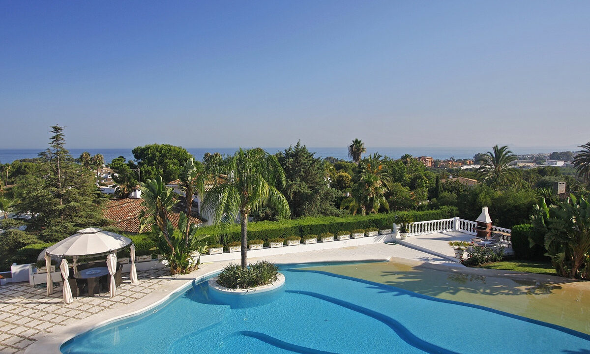Detached Villa for sale in Málaga El Paraiso Costa del Sol Spain - Jacques Olivier Marbella