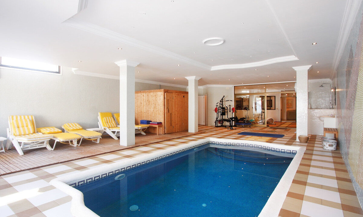 Detached Villa for sale in Málaga El Paraiso Costa del Sol Spain - Jacques Olivier Marbella