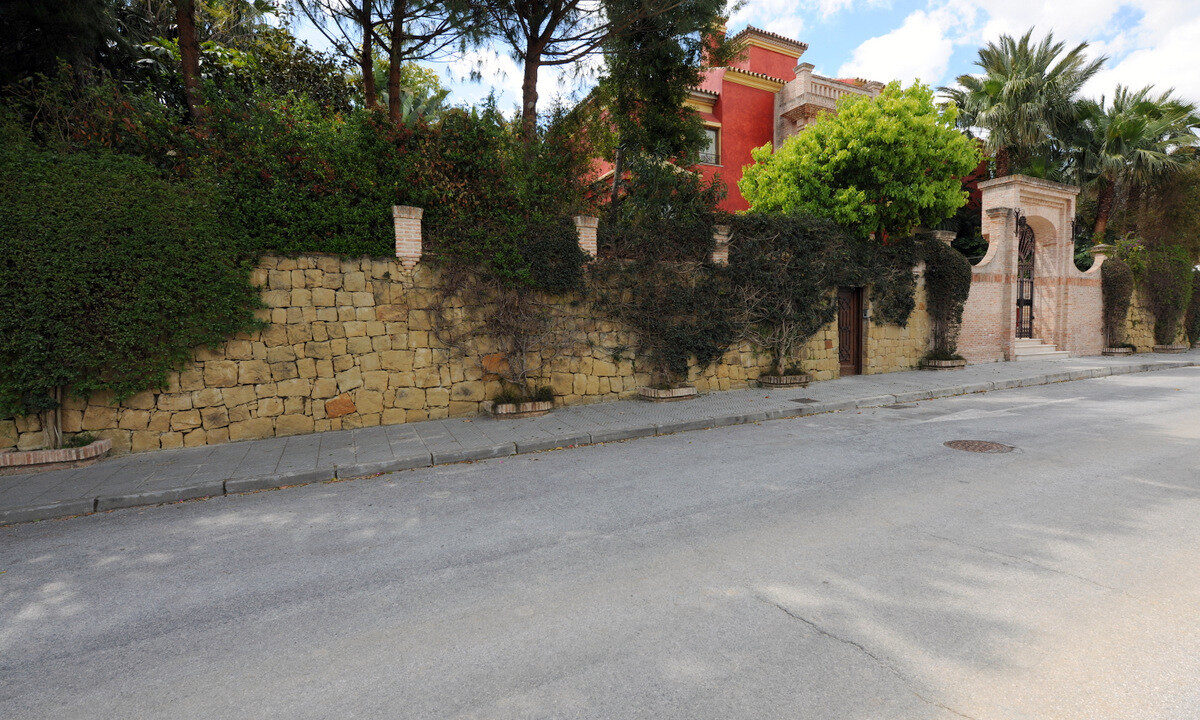 Detached Villa for sale in Málaga The Golden Mile Costa del Sol Spain - Jacques Olivier Marbella