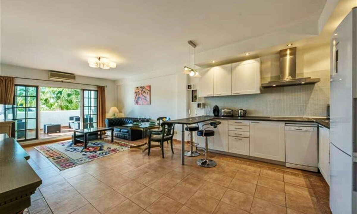 Middle Floor Apartment for sale in Málaga Puerto Banús Costa del Sol Spain - Jacques Olivier Marbella