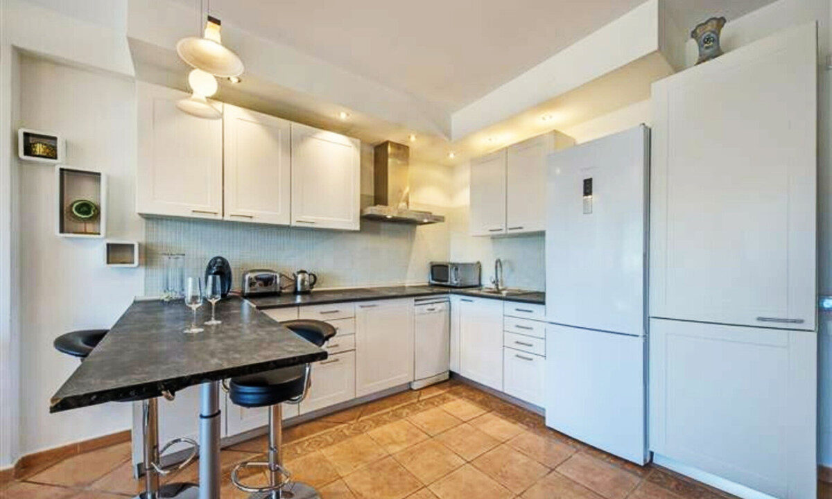 Middle Floor Apartment for sale in Málaga Puerto Banús Costa del Sol Spain - Jacques Olivier Marbella