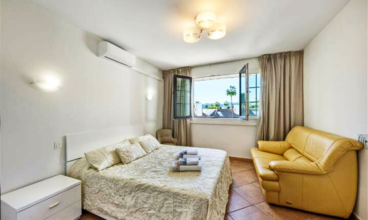 Middle Floor Apartment for sale in Málaga Puerto Banús Costa del Sol Spain - Jacques Olivier Marbella